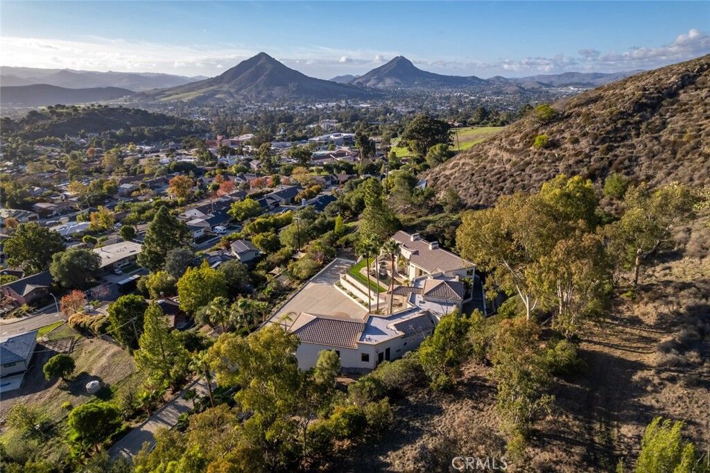 Property Photo:  1854 Sydney Street  CA 93401 