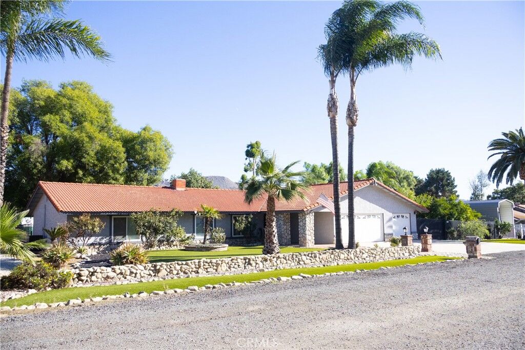 Property Photo: 14334 Anthony CA 92555