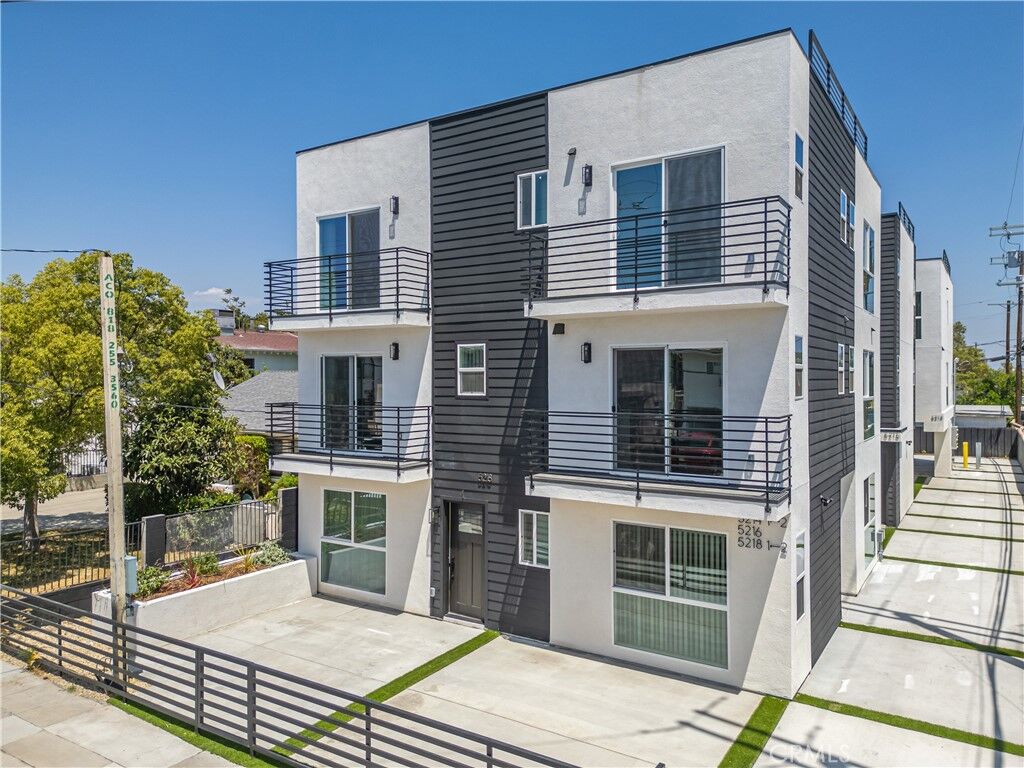 Property Photo:  5218 Auckland Avenue  CA 91601 