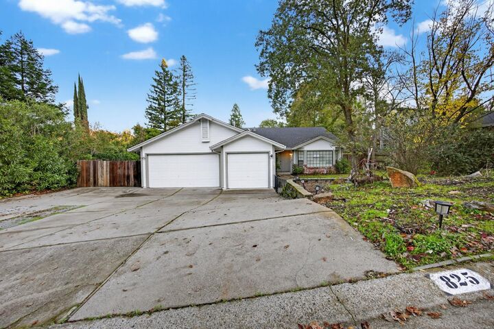 Property Photo:  825 Mount Ranier Way  CA 95762 