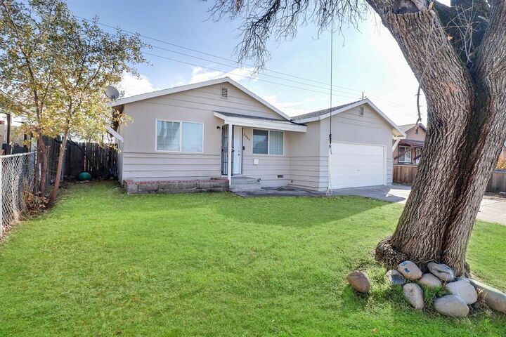 Property Photo: 3900 Santa Fe Way CA 95660