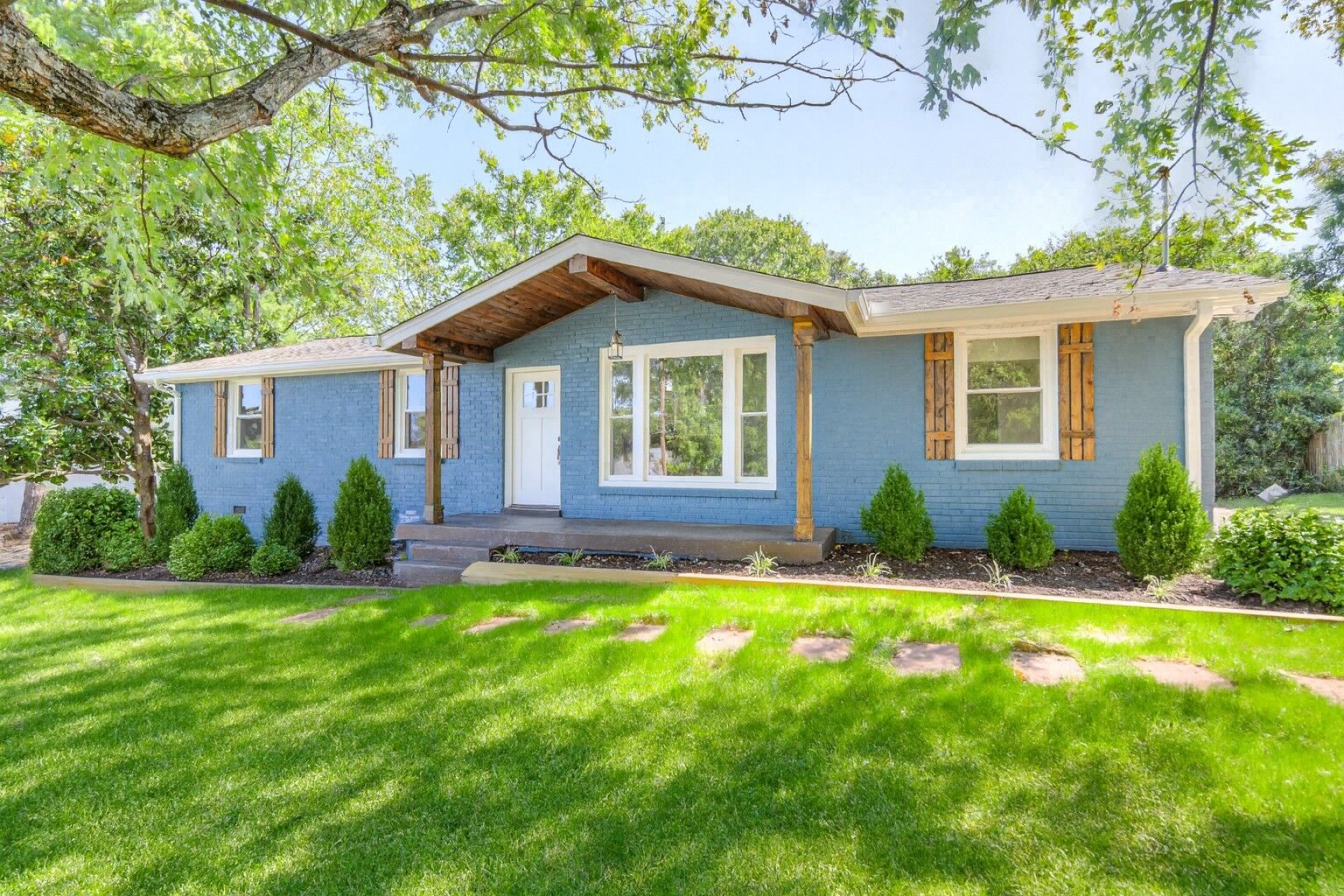 Property Photo:  403 Kinhawk Dr  TN 37211 