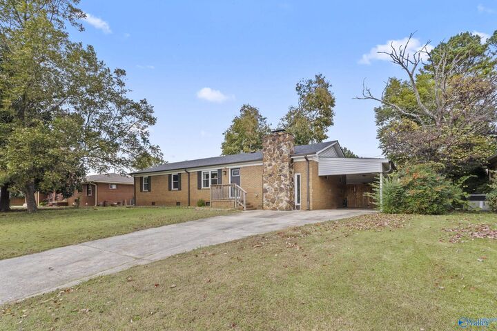 Property Photo: 314 Larkwood Drive SW AL 35601