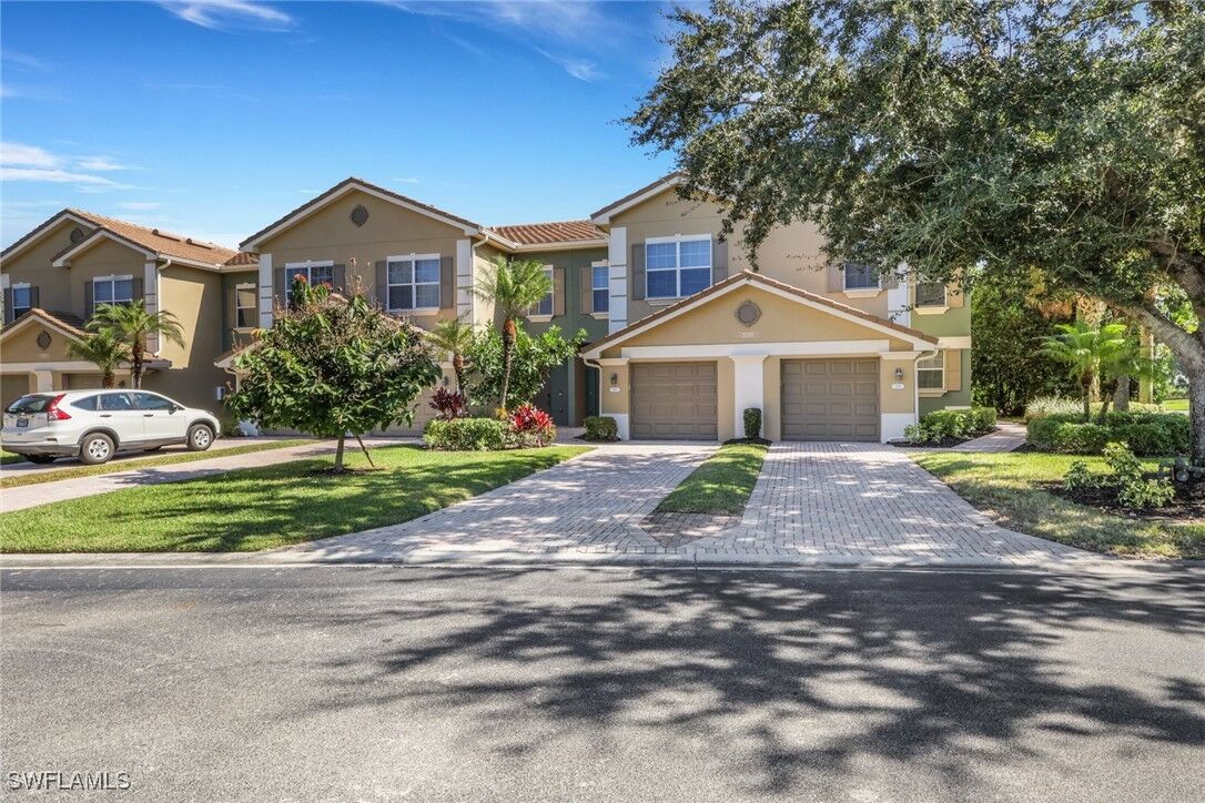 Property Photo:  3240 Cottonwood Bend 206  FL 33905 