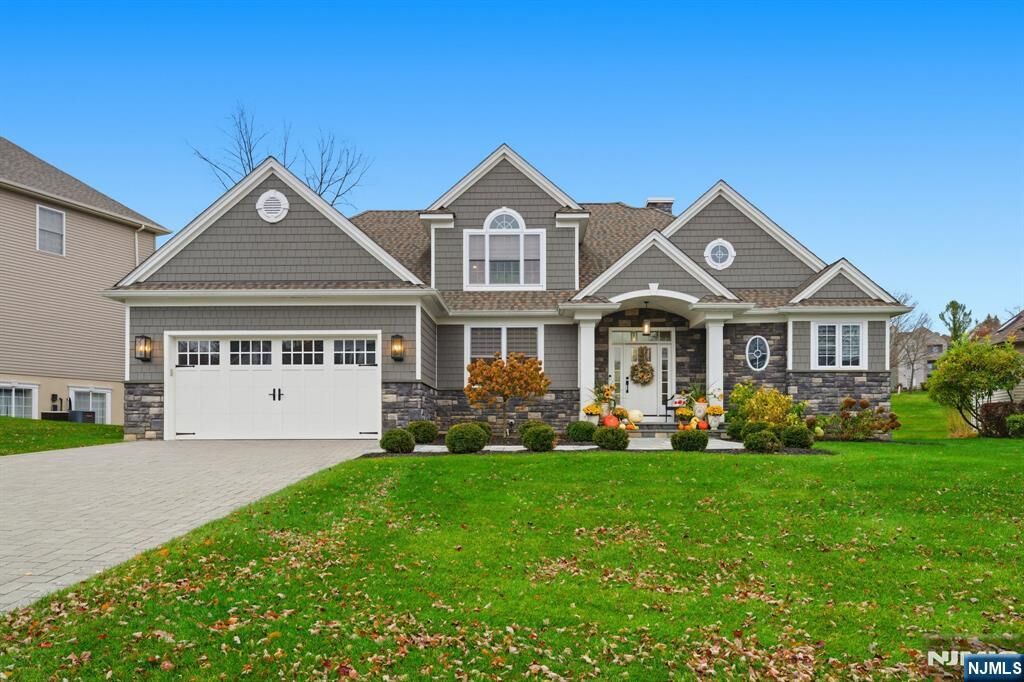 Property Photo:  14 Country Lane  NJ 07419 