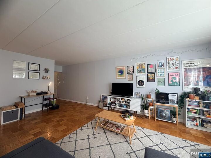 Property Photo:  25 Jefferson Street 3E  NJ 07601 