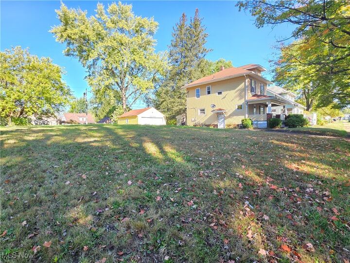 Property Photo: 1116 Adelaide Avenue SE OH 44484