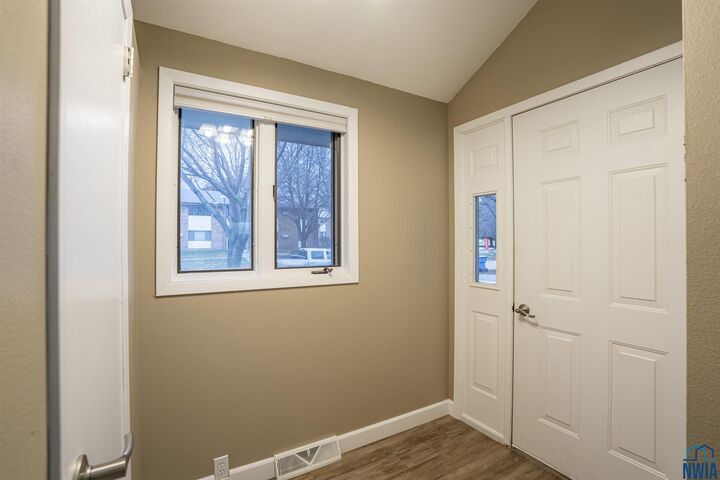 Property Photo: 1121 2nd St SE IA 51031