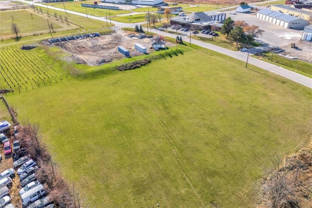 Property Photo:  615 Gillard Street  ON N8A 5B5 