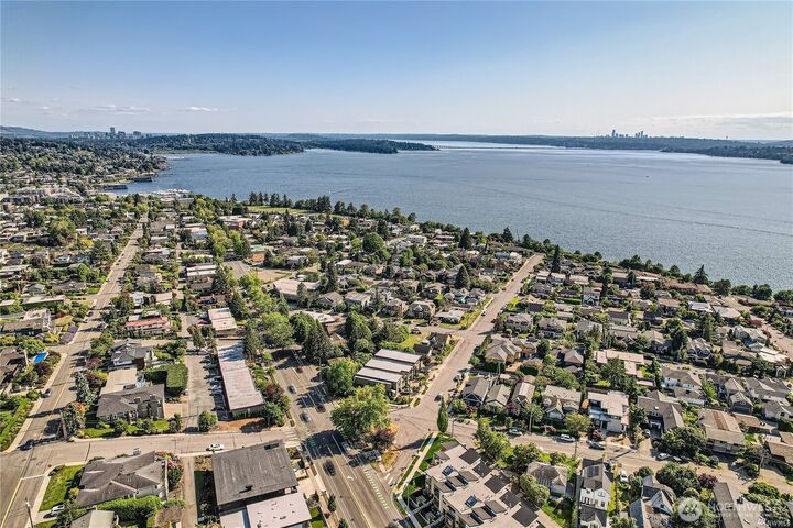 Property Photo:  1240  4th Street W  WA 98033 