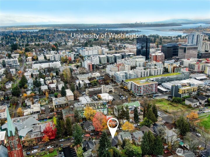 Property Photo:  5023  9th Avenue NE  WA 98105 