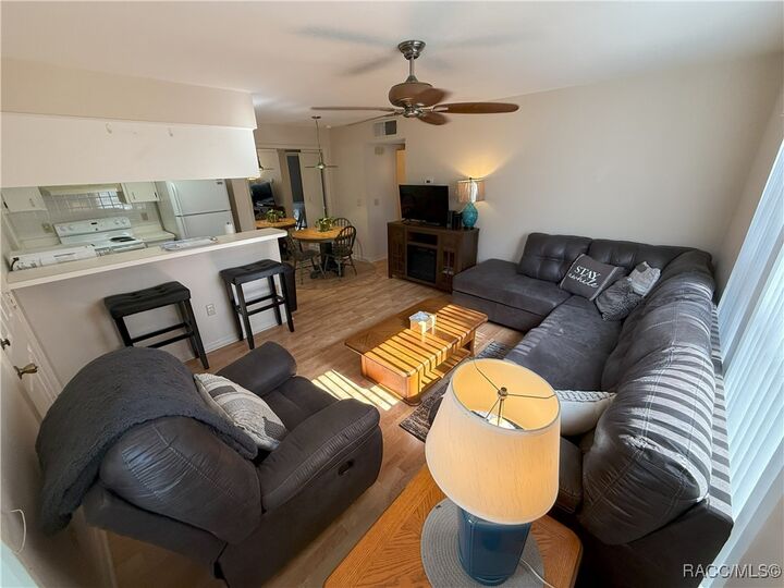 Property Photo: 853 SE Mayo Drive FL 34429