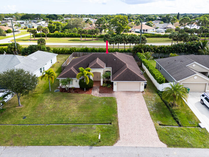 Property Photo: 555 SE Nome Drive FL 34984