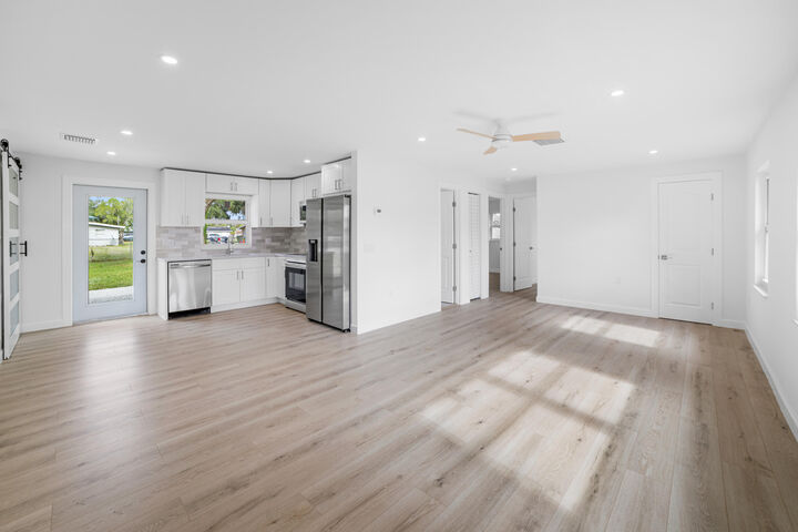 Property Photo: 1008 SW 10th Street FL 34974