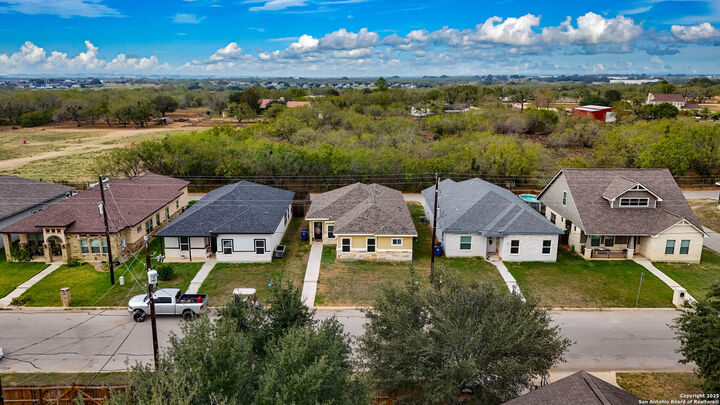 Property Photo: 760 Crestview TX 78114