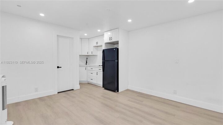 Property Photo: 32 SW 9th St 2 FL 33009