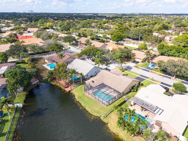 Property Photo: 9272 NW 18th St FL 33322