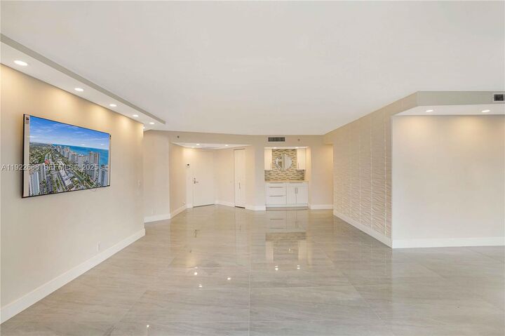 Property Photo:  3500 Mystic Pointe Dr 1206  FL 33180 