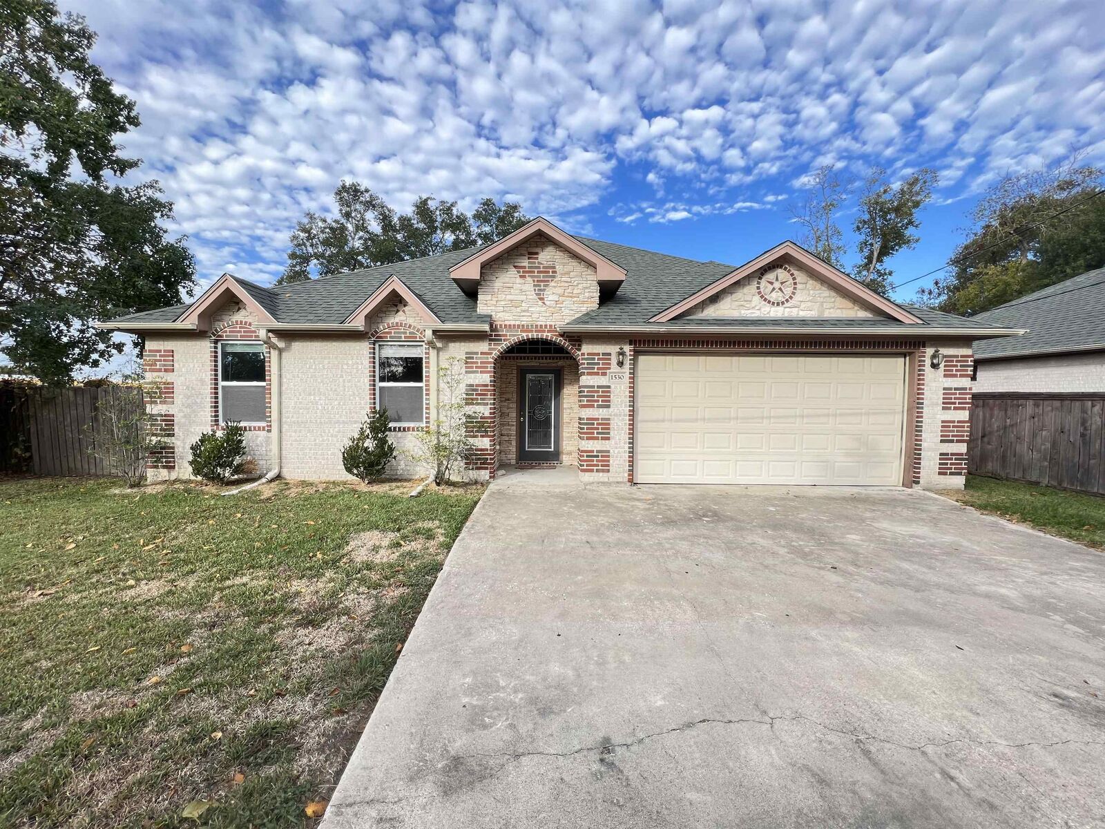 Property Photo:  1530 Dearing St.  TX 77651 