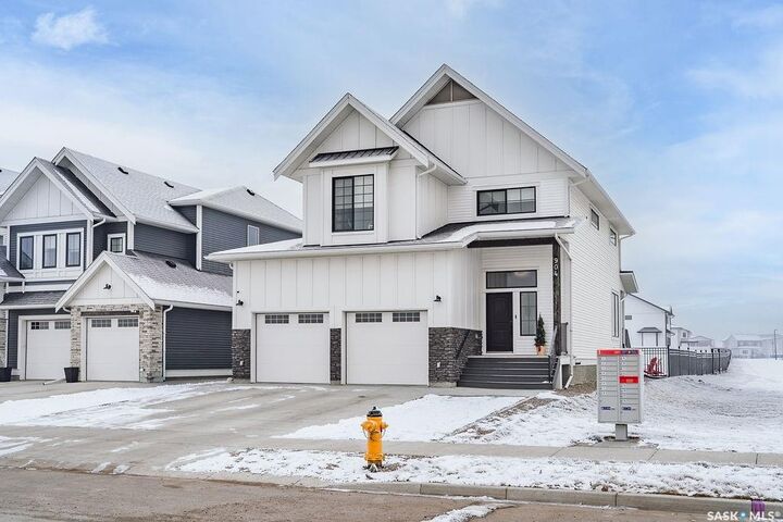 Property Photo:  904 Feheregyhazi Boulevard  SK S7W 1E1 