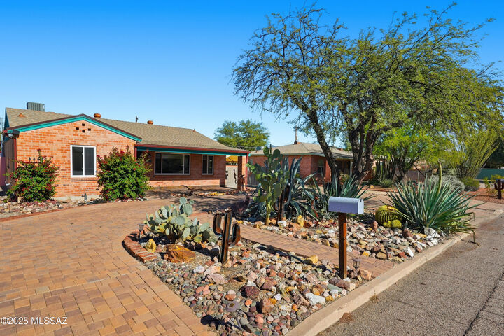 Property Photo:  2925 E Loretta Drive  AZ 85716 