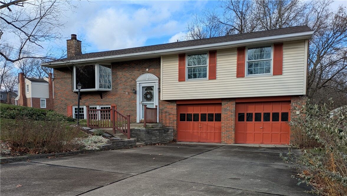 Property Photo: 117 S Harleston Dr PA 15237