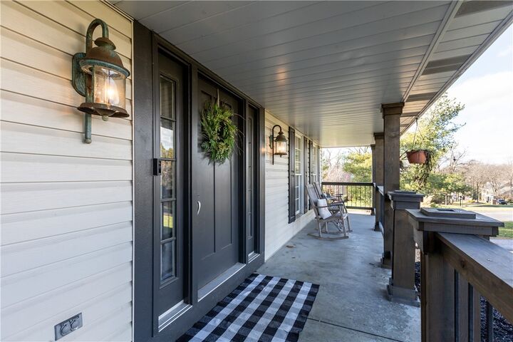 Property Photo:  700 Montclair  PA 15068 