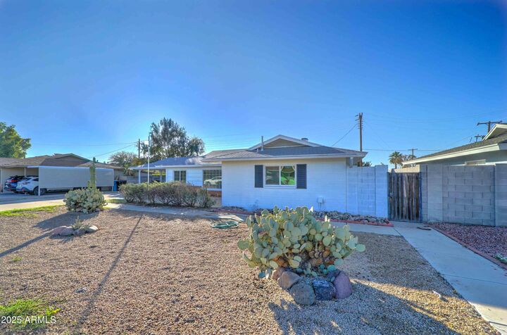 Property Photo: 2039 W Northview Avenue AZ 85021