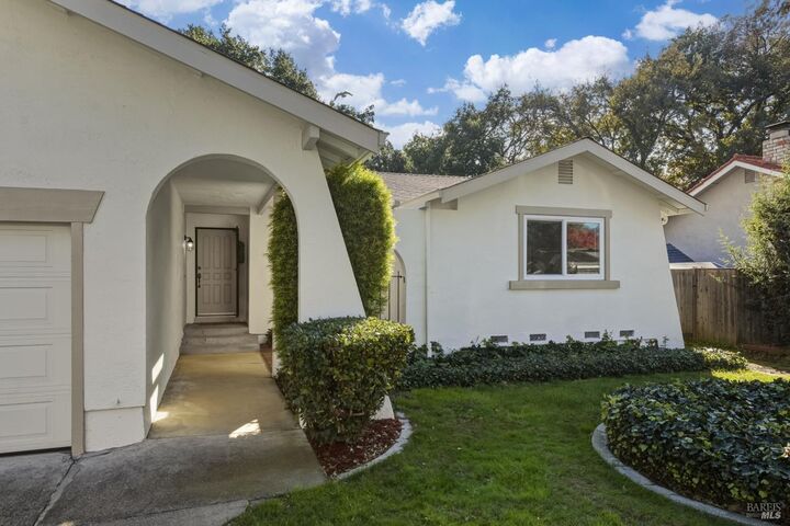 Property Photo: 729 Brookside Drive CA 95688