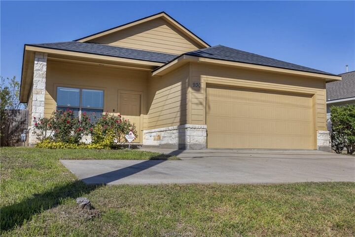 Property Photo: 930 West 28th Street TX 77803