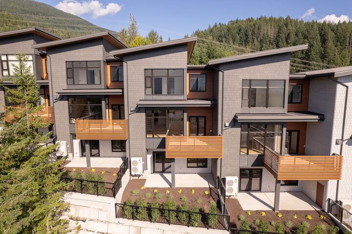 Property Photo: 3407 Mamquam Road 5 BC V8B 1E4