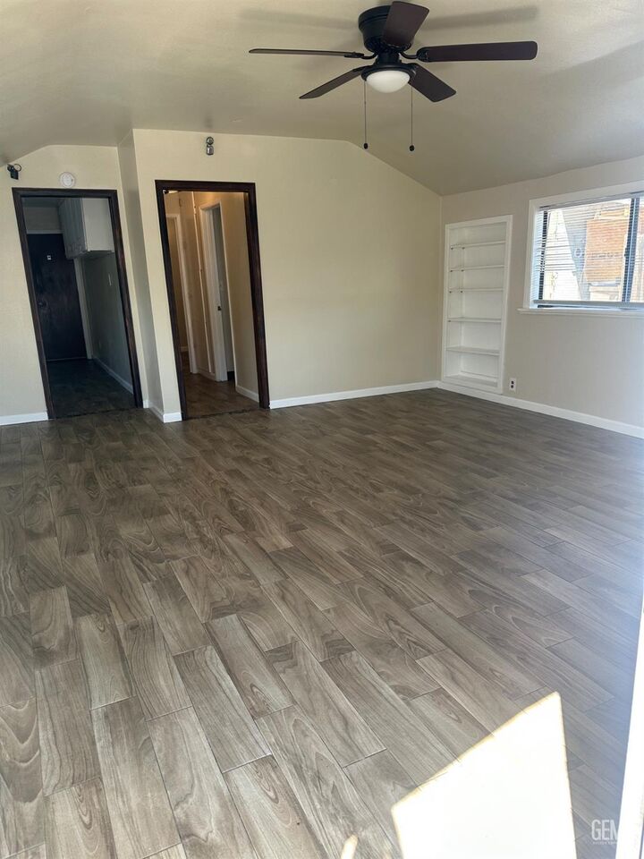 Property Photo:  107 Plymouth Avenue  CA 93308 