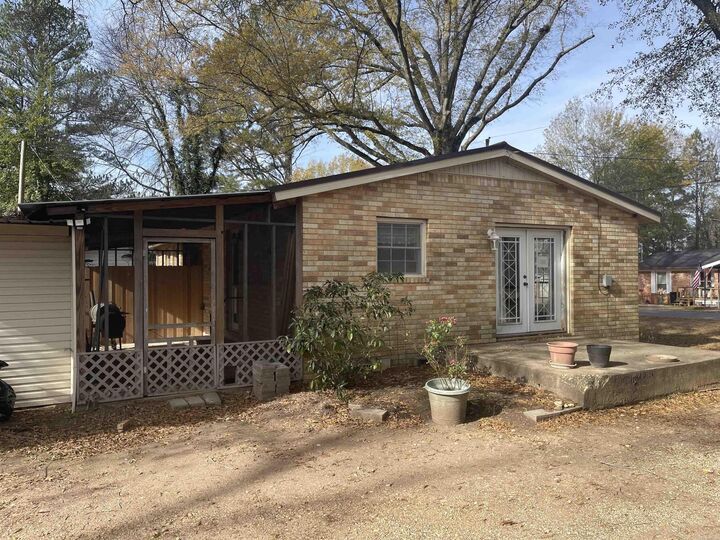 Property Photo:  205 N Elm Street  AR 72129 