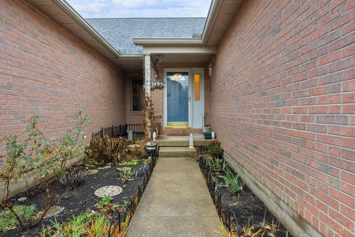 Property Photo: 332 Leyland Park Drive OH 45177