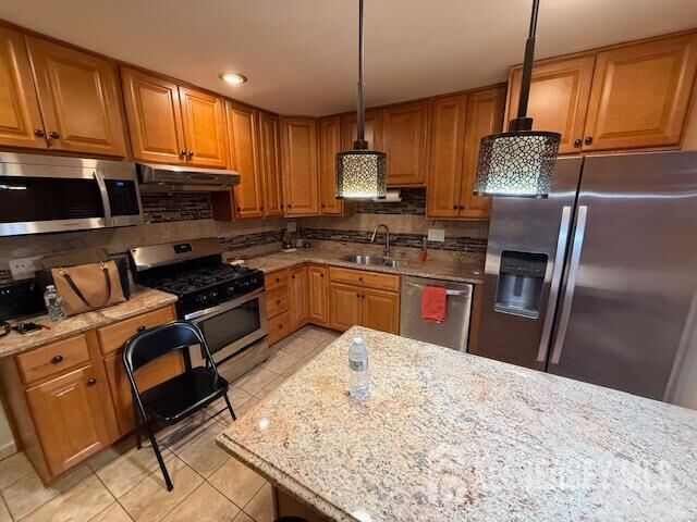 Property Photo:  9 Gardenia Ct Court  NJ 08872 