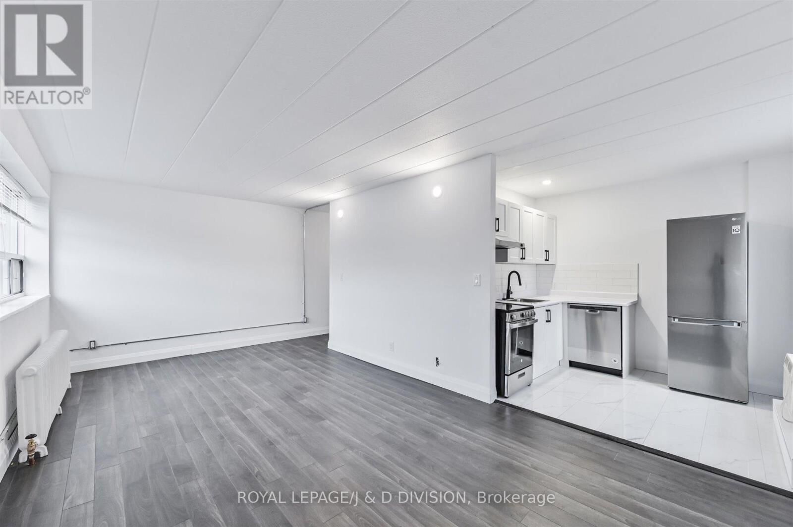 Property Photo:  325 Sammon Avenue 201  ON M4J 2A1 