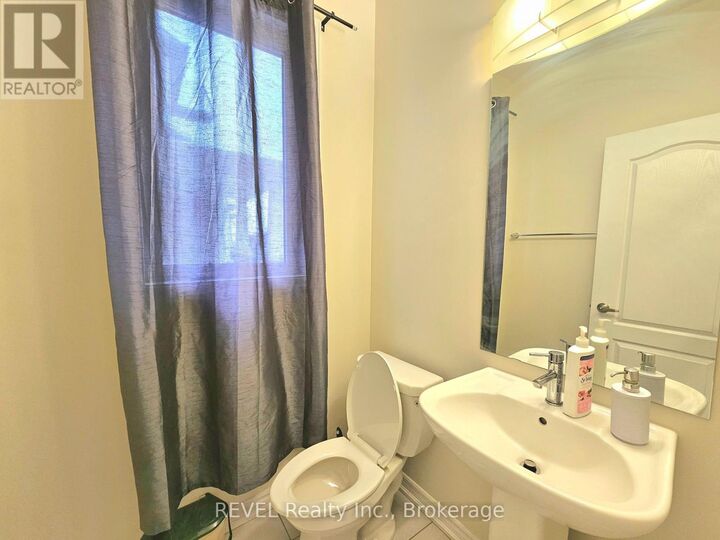 Property Photo:  16 Concord Drive Upper  ON L2V 0K9 