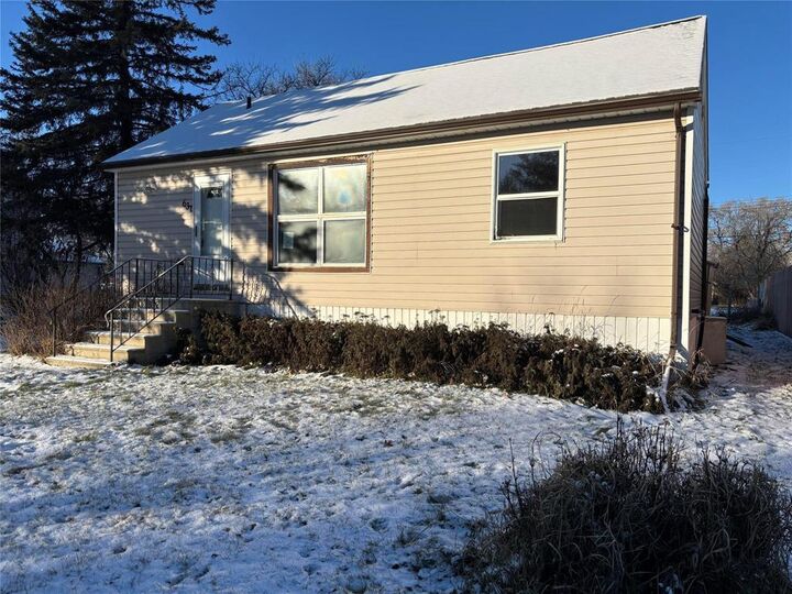 Property Photo:  631 Mountain Avenue  MB R0K 1G0 