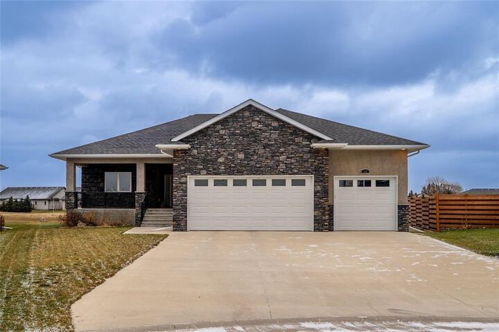 15 Redwood Place  Steinbach MB R5G 0X1 photo