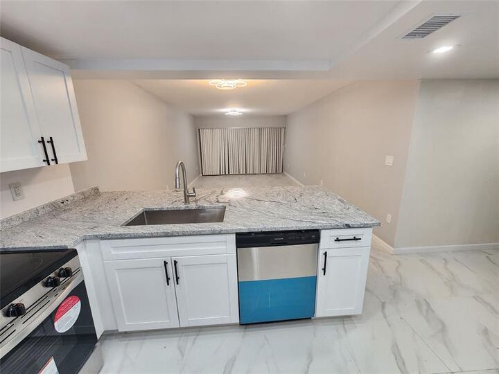 Property Photo: 485 N Pine Island Rd 204 FL 33324