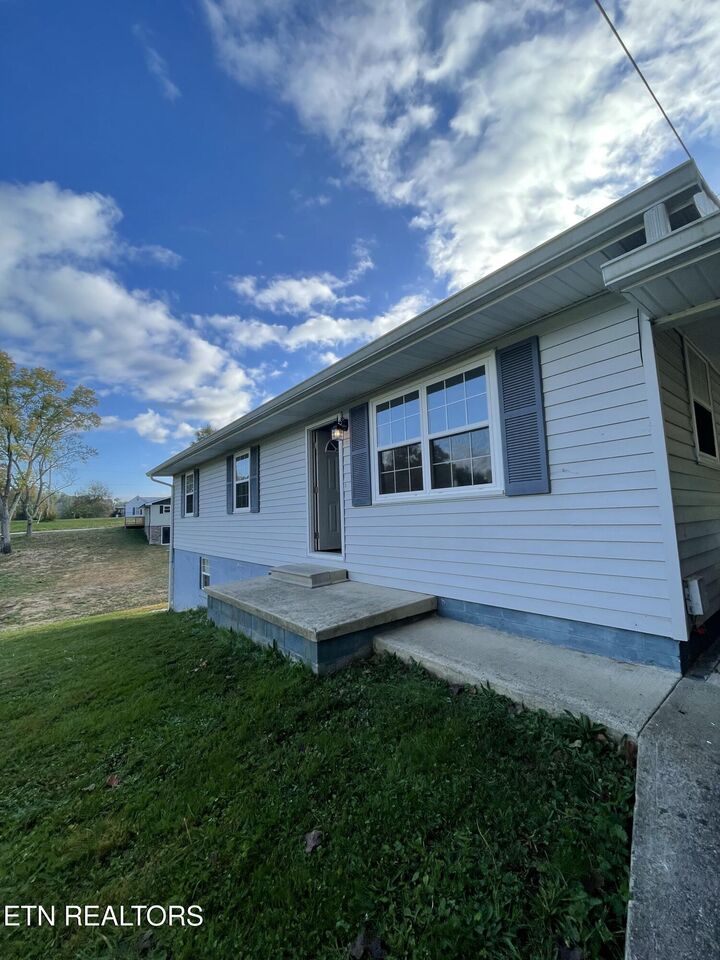 Property Photo: 306 N Ridge Ave TN 37854