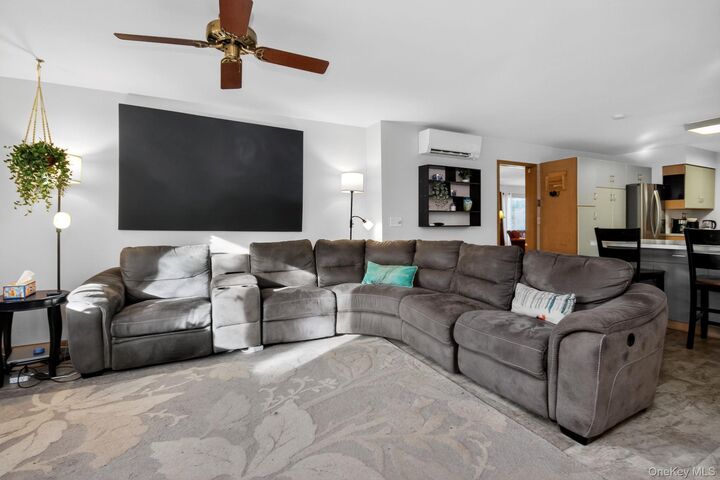 Property Photo:  4 Carlyle Road  NY 12538 