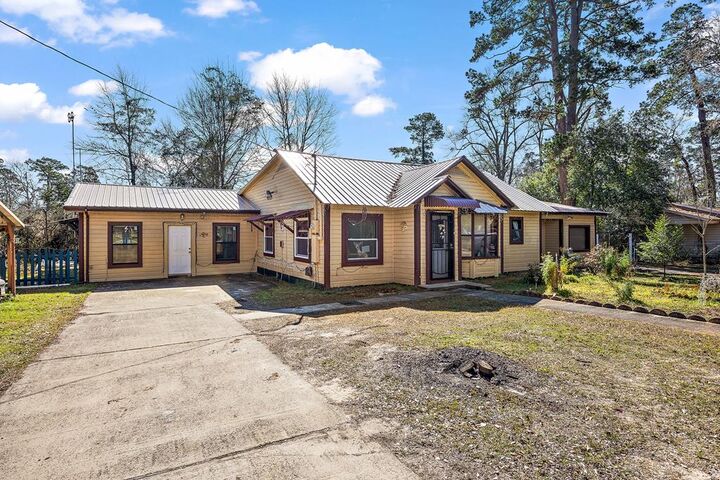 Property Photo: 121 Hasley St TX 75961