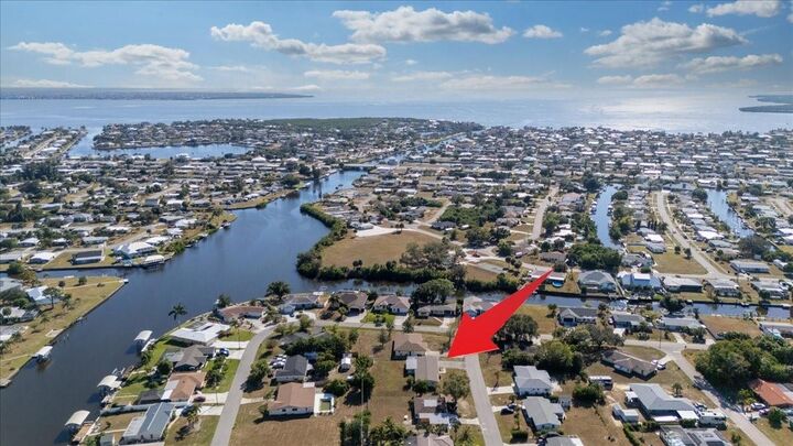 Property Photo:  151 Emmett Avenue NE  FL 33952 
