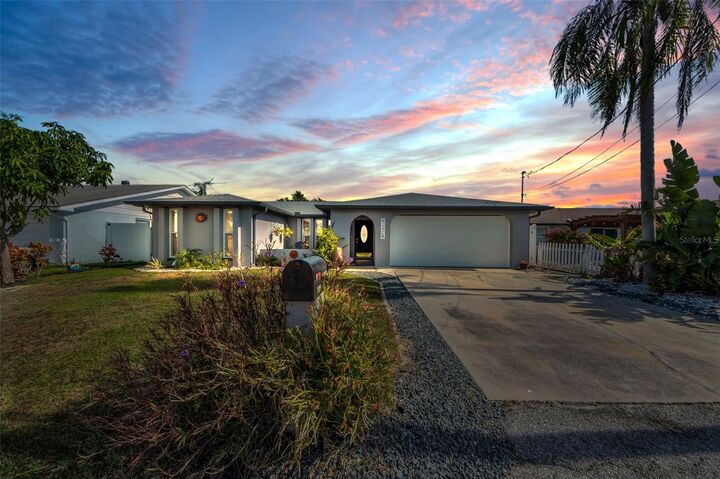 Property Photo: 13926 Darlene Avenue FL 34667