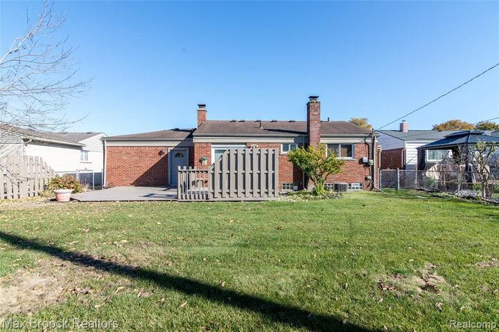 Property Photo:  14411 Nola Street  MI 48154 5906 