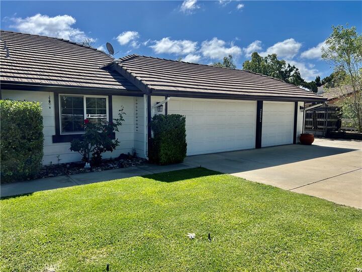 Property Photo: 28870 Broken Arrow Cir CA 92584