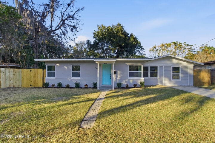 Property Photo: 5475 Gable Lane FL 32211