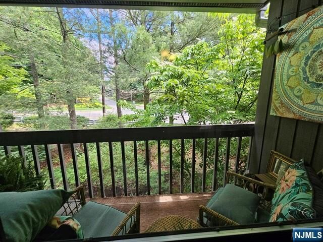 Property Photo:  272 Redwood Court 10  NJ 07446 