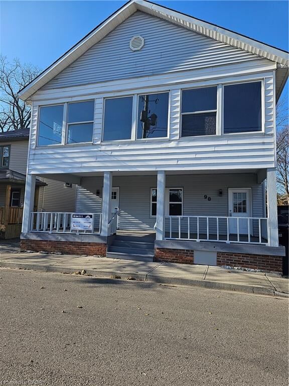 Property Photo:  90 Kent Street S 3  ON N3Y 2X9 